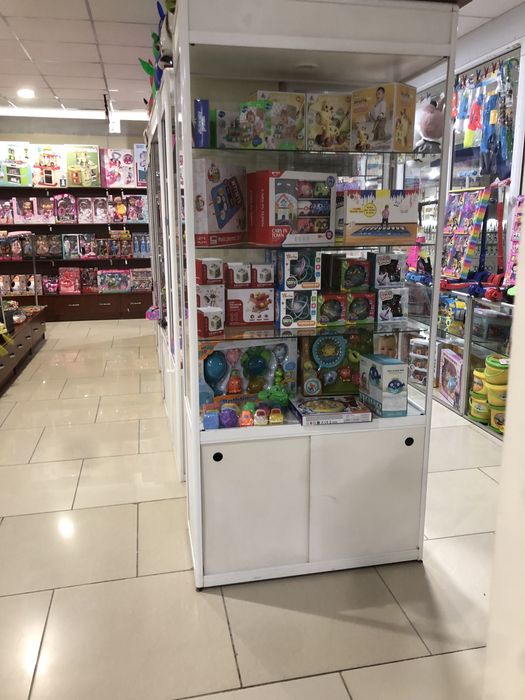 Шкафы стеклянныe витрина