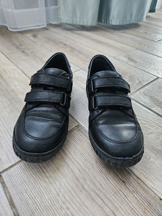 Продам детские туфли