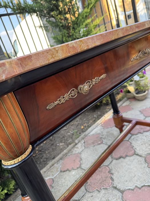 Comodă - masa de scris din lemn masiv, cu blat marmură