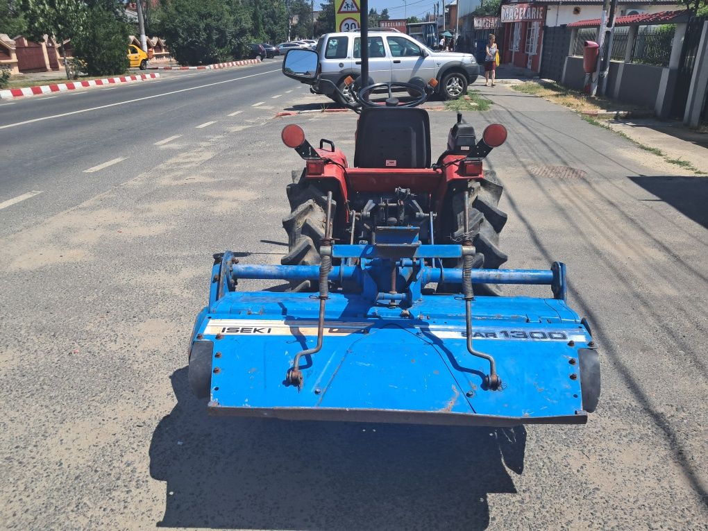 Vând tractoras japonez 20cp cu plug