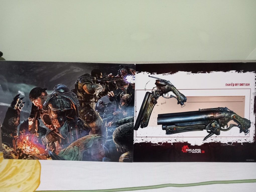 Vand pachet format din 18 postere Gears of War - 2 fețe  fiecare