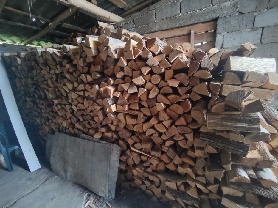 Vând lemne de foc, gata crăpate