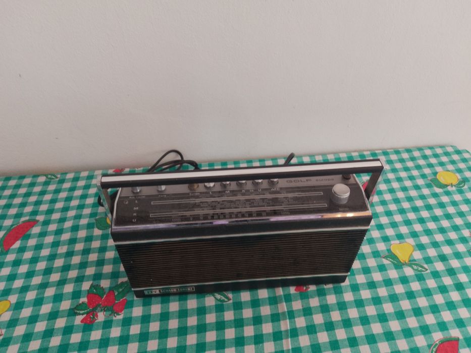 Radiouri pt colecționari Ambele 220 Ron Locație București