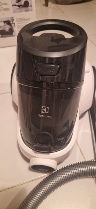 Aspirator fără sac Electolux  EASE C4