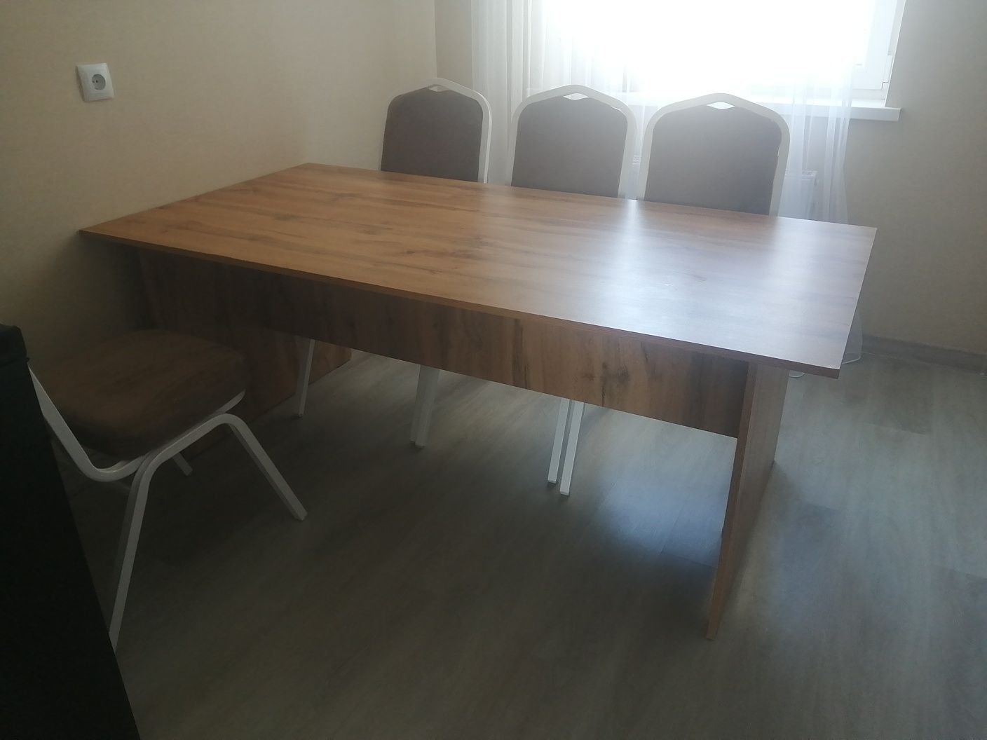Стол продается 15 тыс