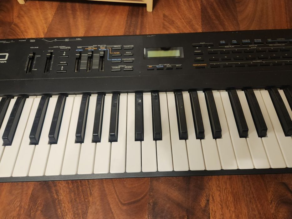 Sintetizator Roland jv-30