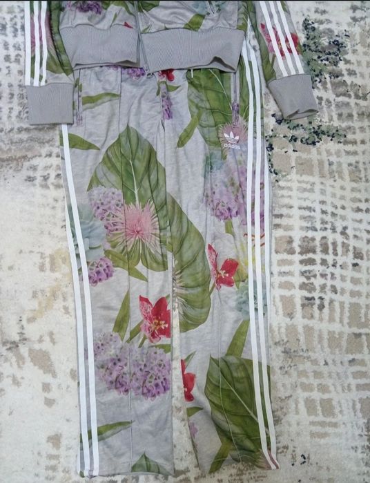 Adidas kechestvosi zor, Xitoydan kelgan sovg'aga