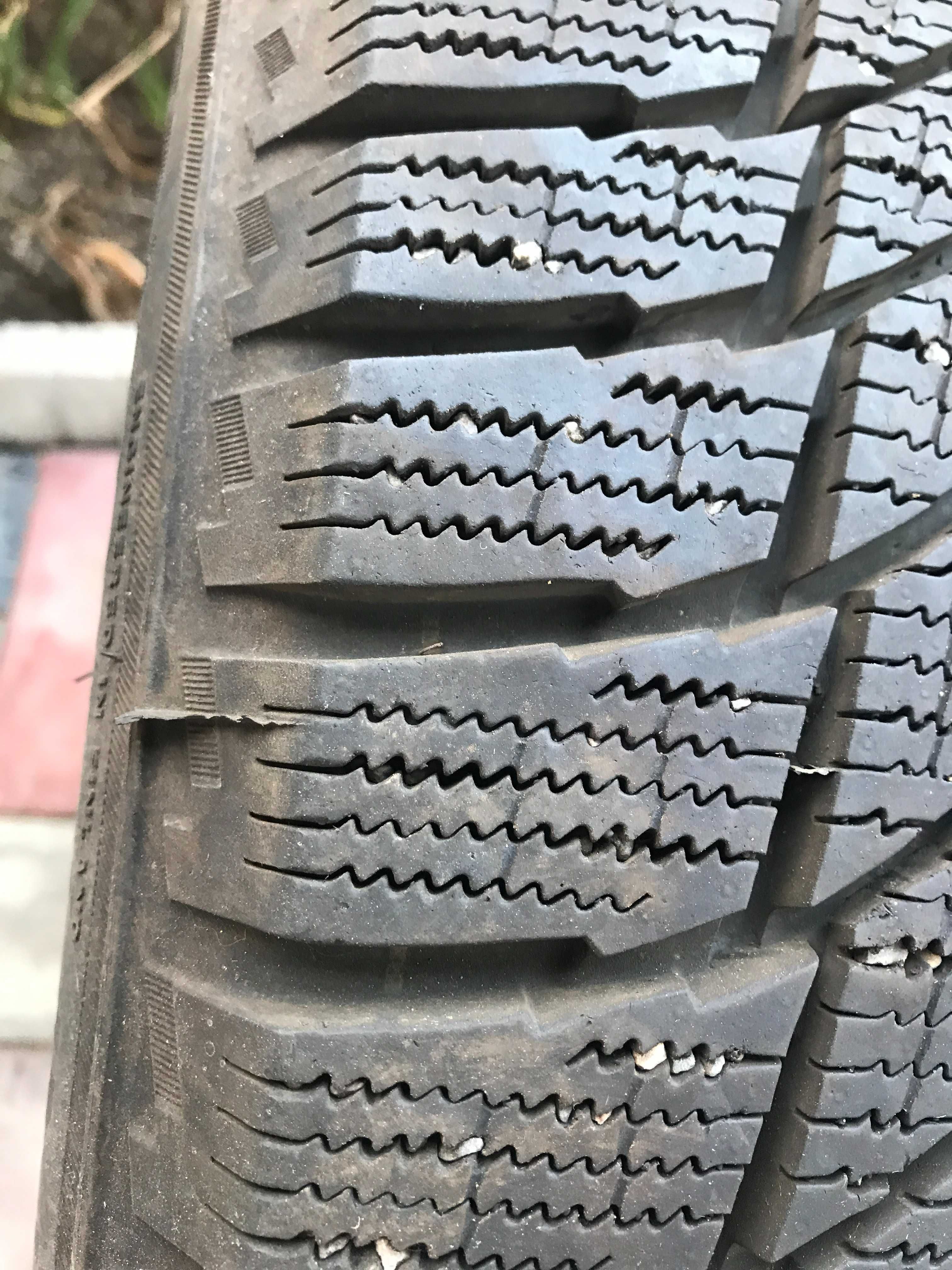 Комплект  шин 215/55R17 Трианжел. Зима.
