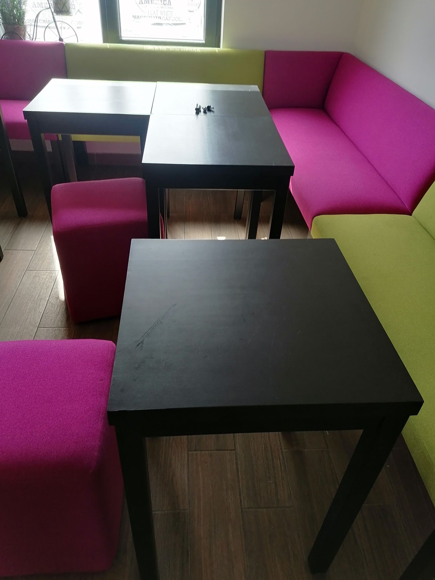 Mobilier pentru cafenea sau bar-cafe