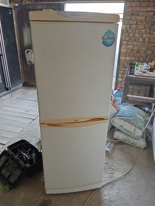 Продам холодильник