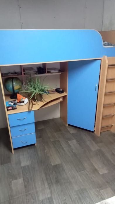 Продам кровать чердак.