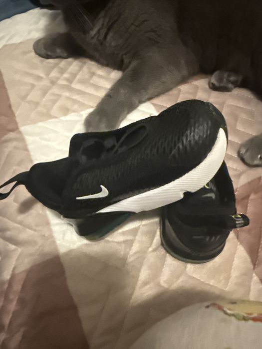 Vand adidadsi baieti si pantofiori fata