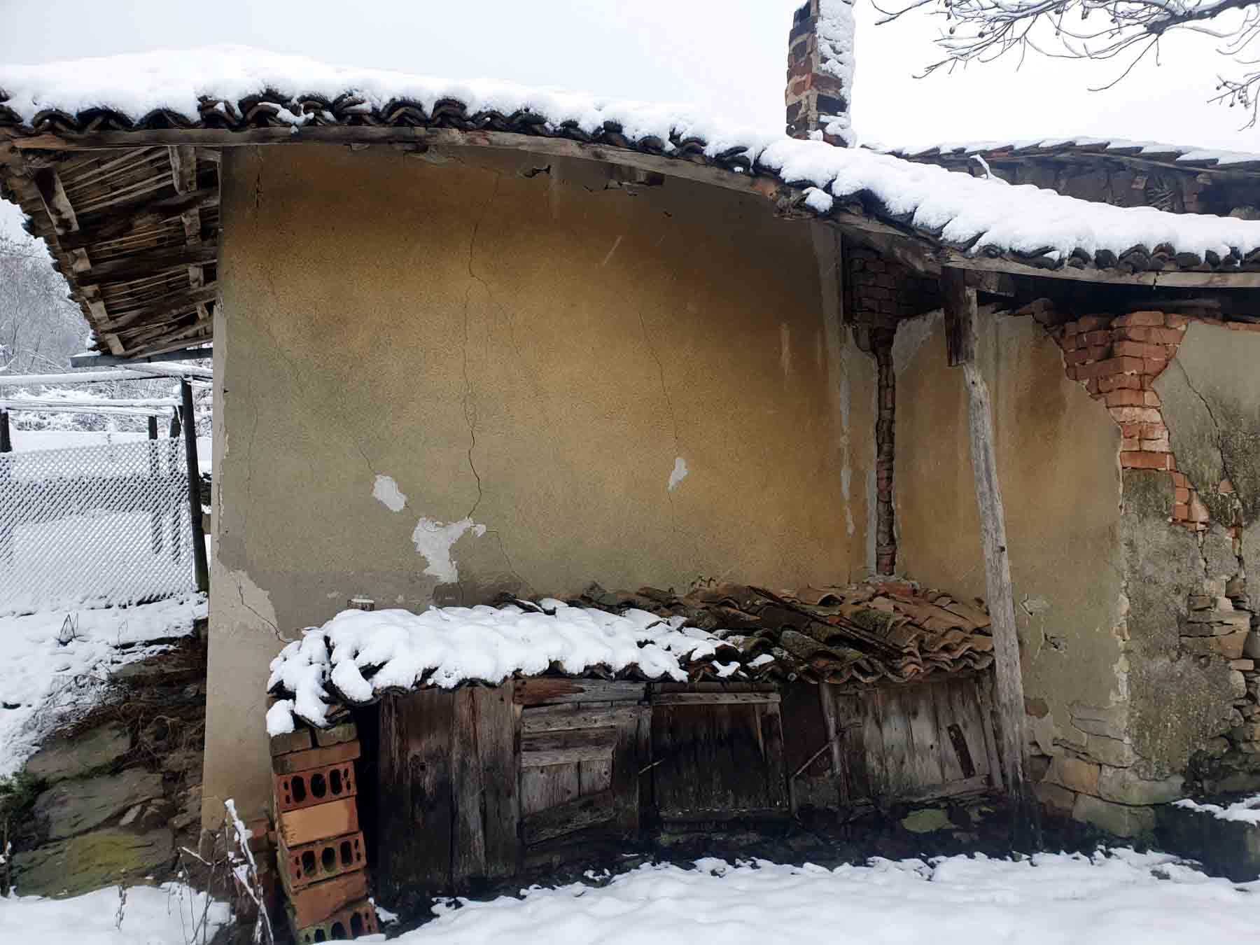 Къща в с. Горски Горен Тръмбеш, 6.2 дка двор, кладенец, 100 кв РЗП