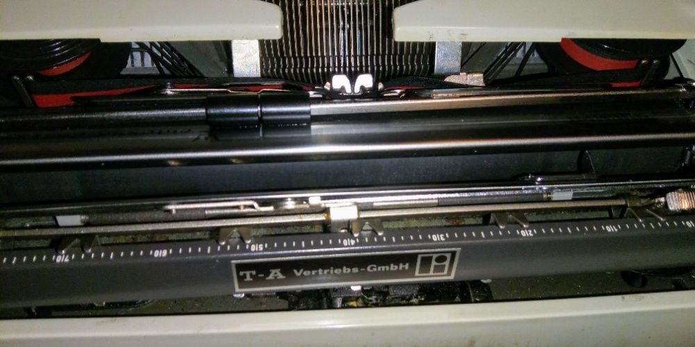 Masina de scris, Adler Contesa