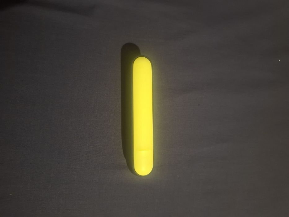 Vând Aparat Iqos Nou ILUMA Negru cu Verde spre Galben