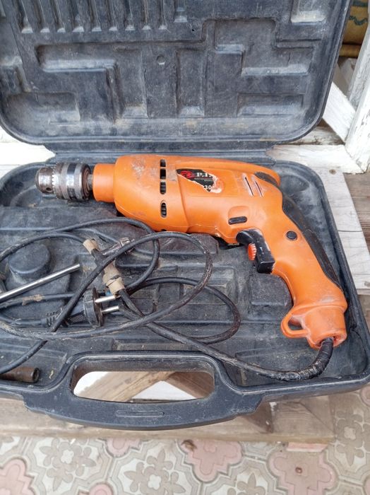 Перфоратор-дрель. В отличном состоянии. Мощный. Недорого. Срочно