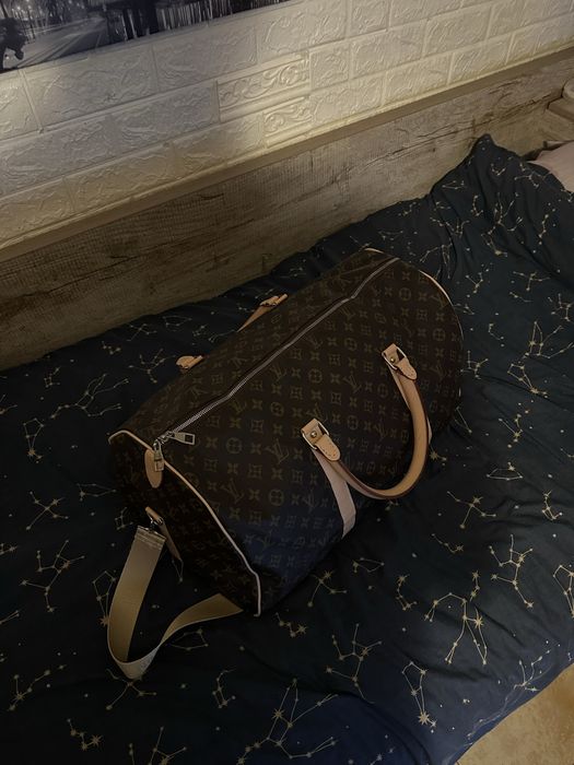 Чанта LV за пътуване или спорт