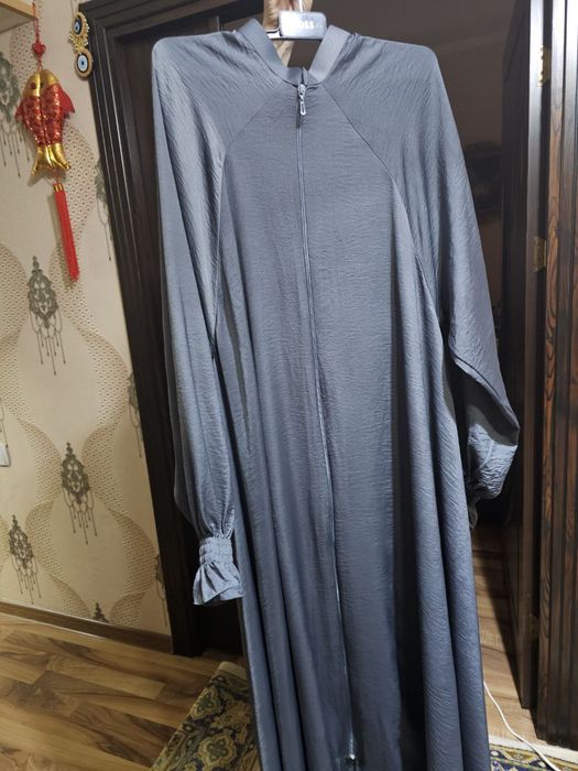 Абая для покрытых девушек из Мекки.