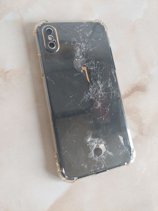 Vând Apple iPhone X de 64Gb Neverlocked perfect funcțional /poze reale