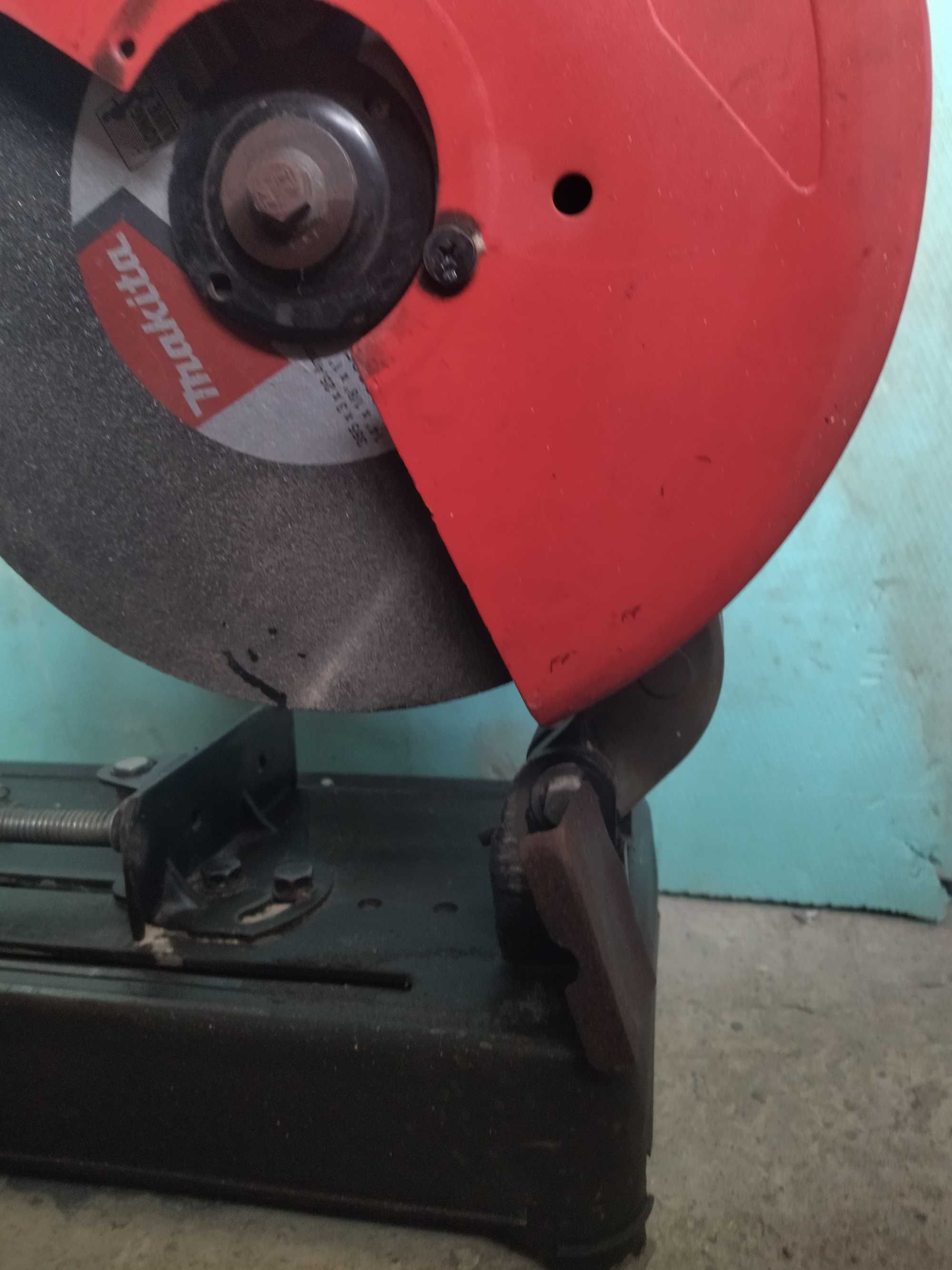 Отрезна машина MAKTEC MT240