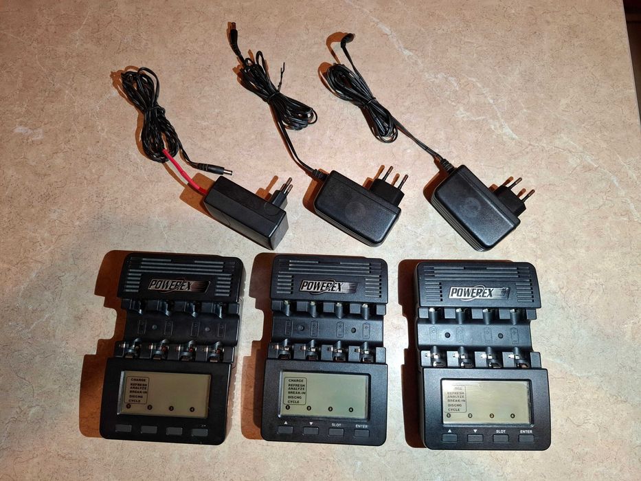 Maha Încărcător&Analizor MH-C9000  pt. acumulatori NiMH/NiCD AA și AAA