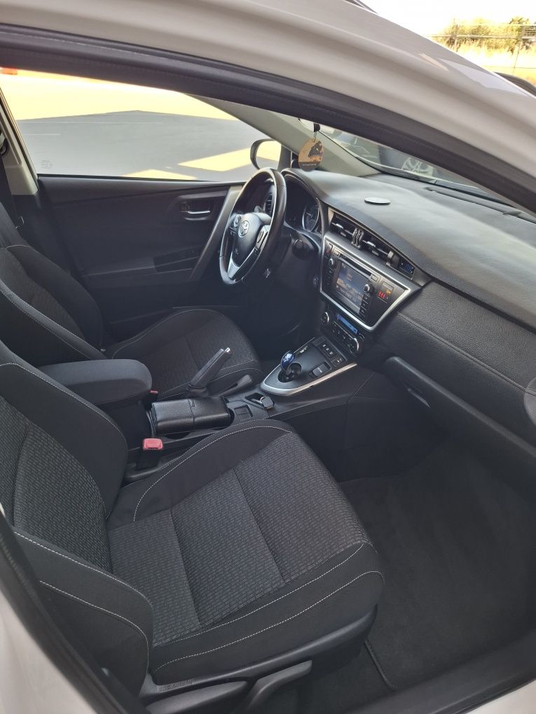 Toyota Auris 1.8 Hybrid  99 к.с 2015г.
145 000 км
Напълно обслужена
См