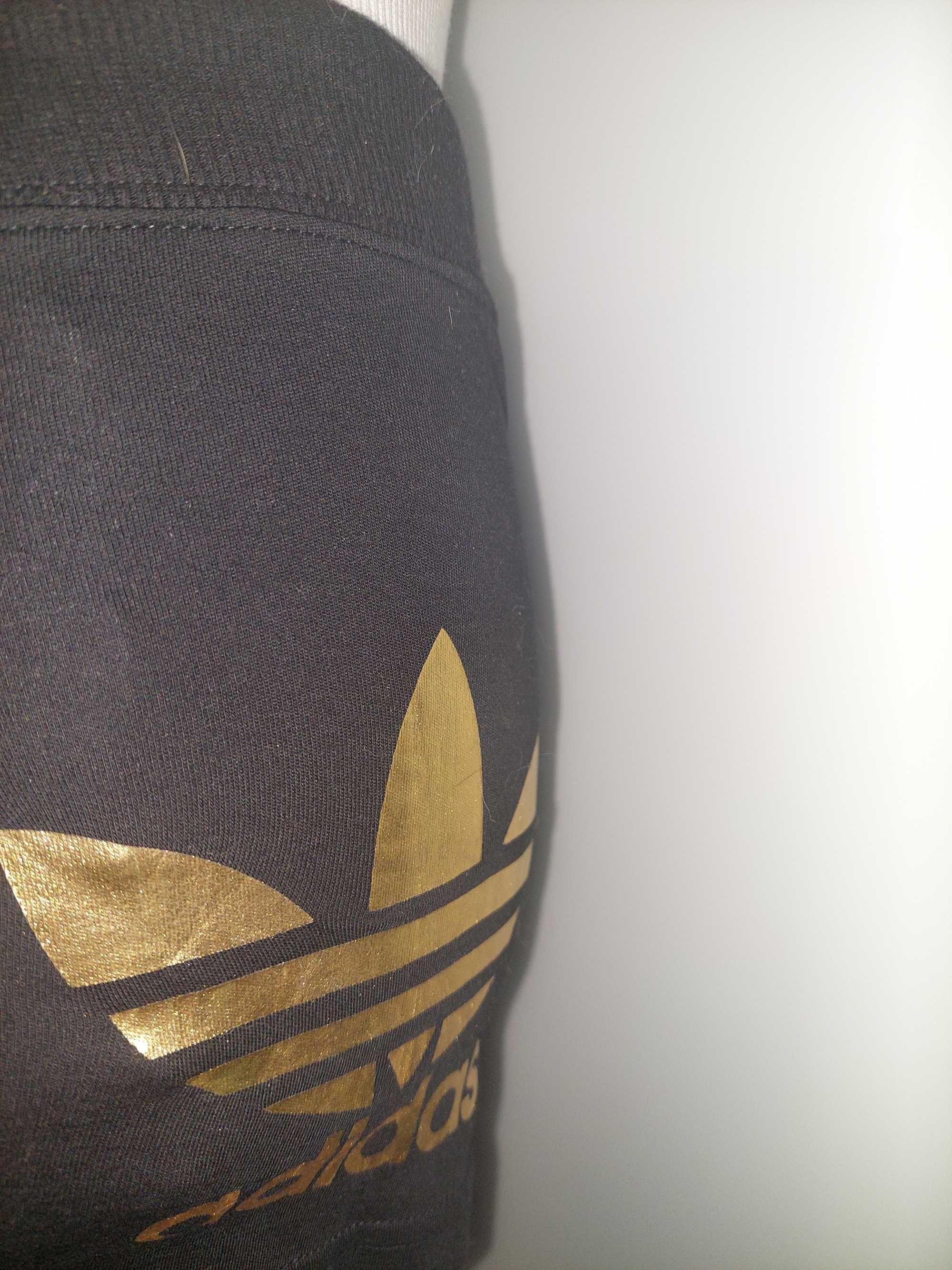 Pantaloni de dama scurti Adidas, negri cu imprimeu auriu