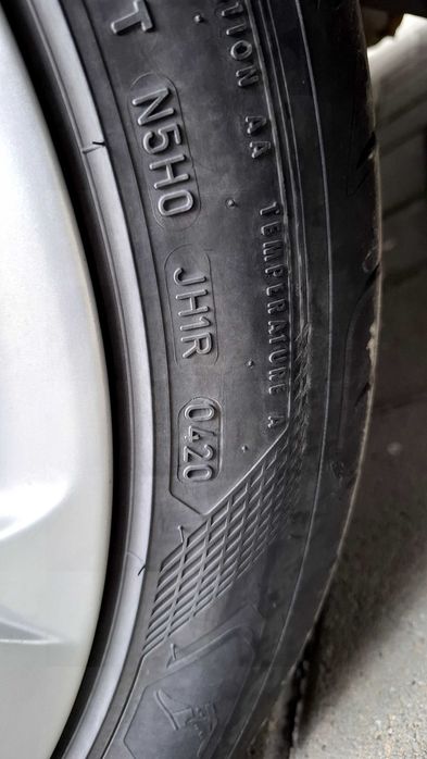 Set 4 anvelope 235/45r18 vara