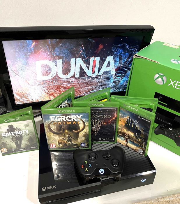 Consolă Xbox ONE, 500GB, o maneta, 4 jocuri!