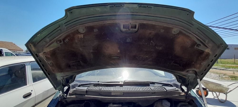 Vând capota volkswagen sharan 2003