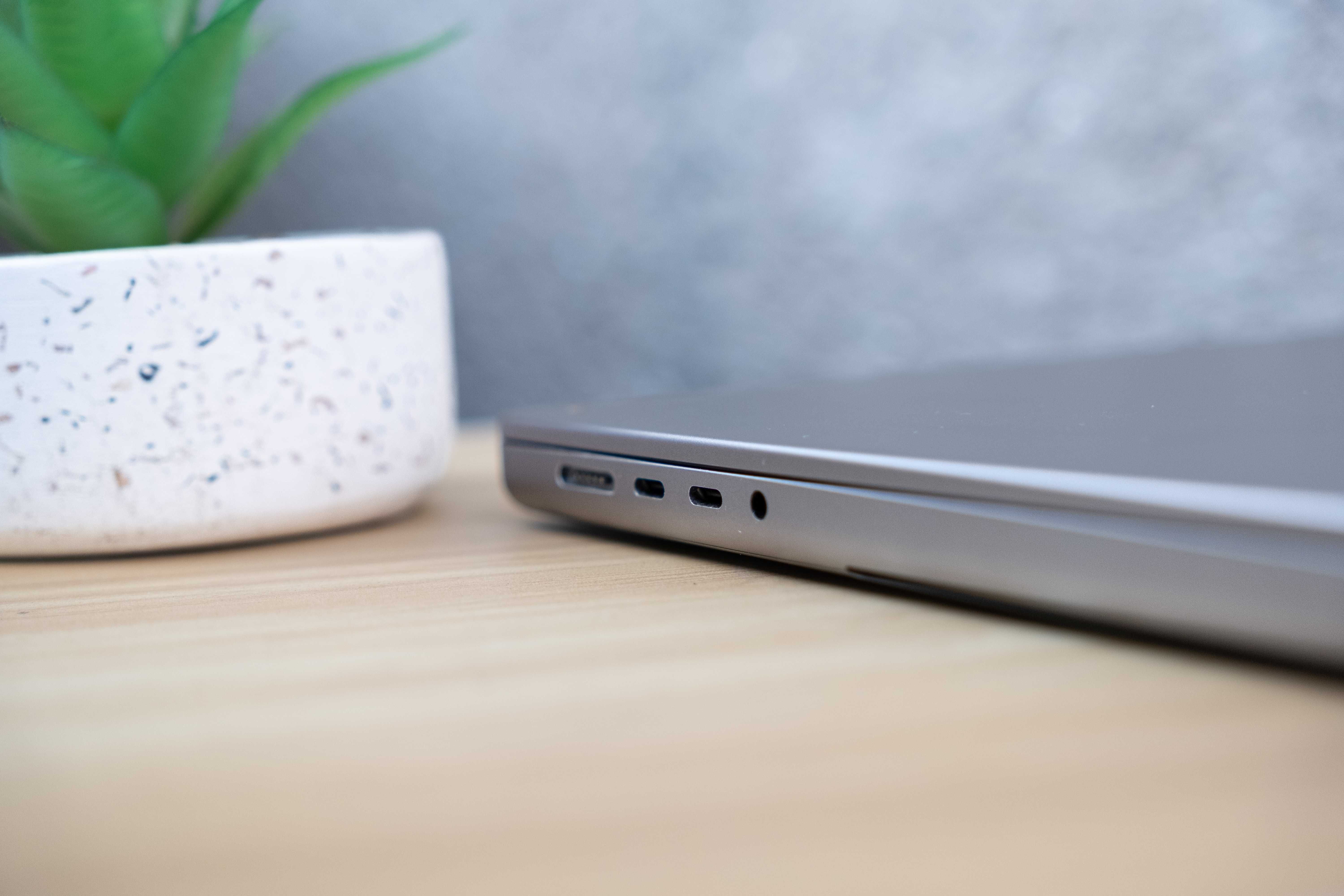 MacBook Pro 16" M1 Max – 32GB / 1TB – Като нов, 99% батерия