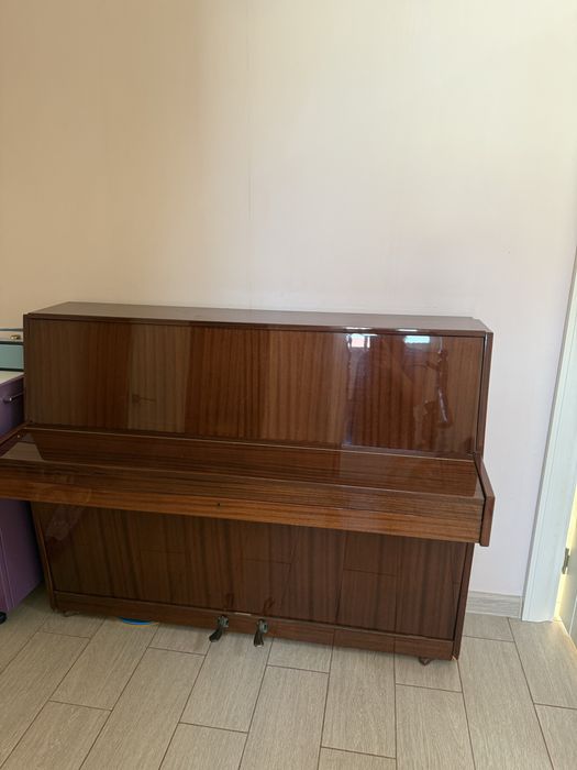 Продается пианино в хорошем состоянии! RONISCH