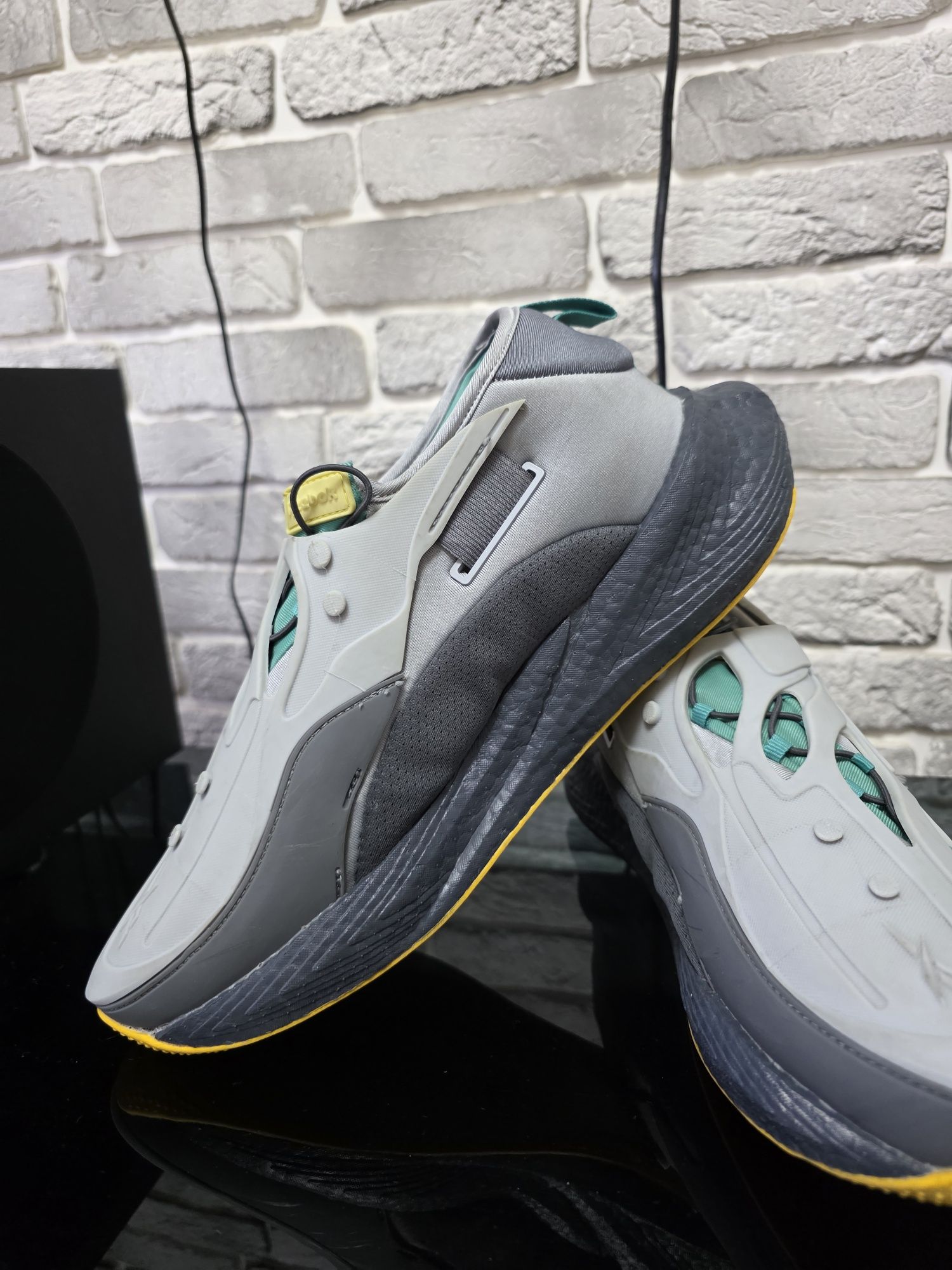 Оригинальные кроссы Reebok