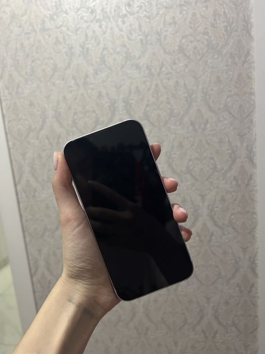 Сиреневый Айфон 14