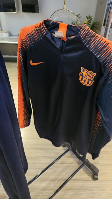 Nike Barcelona  спортен екип за момче размер 137-147 см.