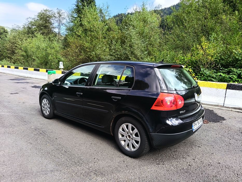Vând Volkswagen Golf V 1.6 115 CP