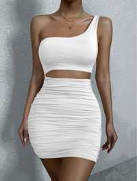 Елегантна бяла рокля