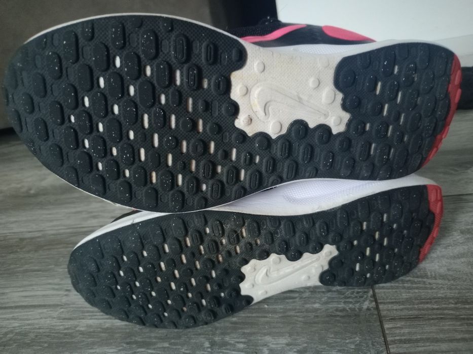 NIKE Revolutoin маратонки  35.5н