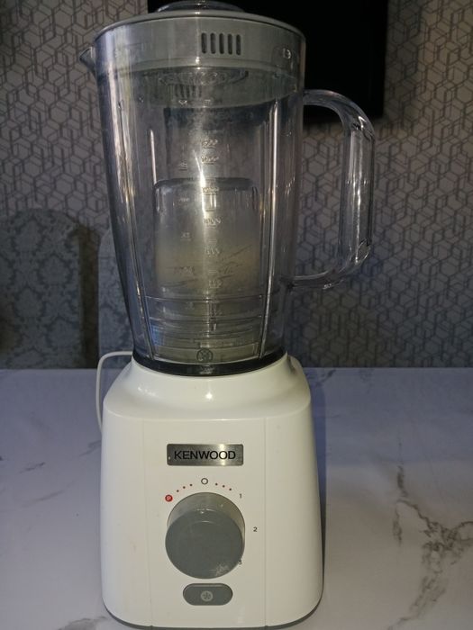 Продам оригинал блендер Kenwood за 15000 тенге в рабочем состоянии.