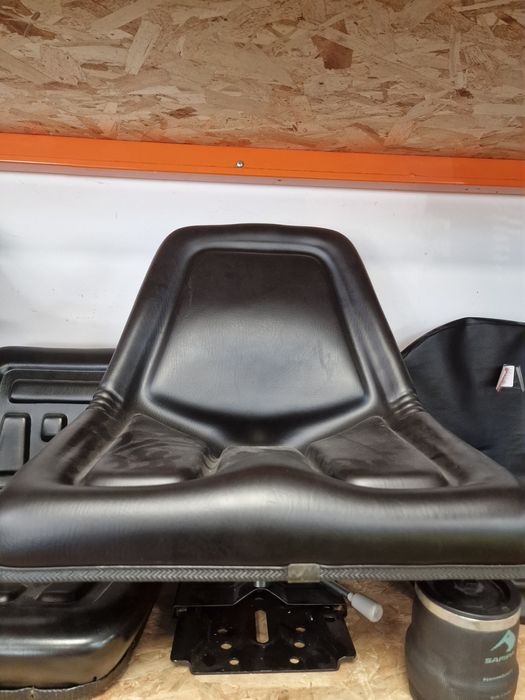 Scaun tractor fiat 211.215.250.300 original preț 695 lei tel 0751 56 1