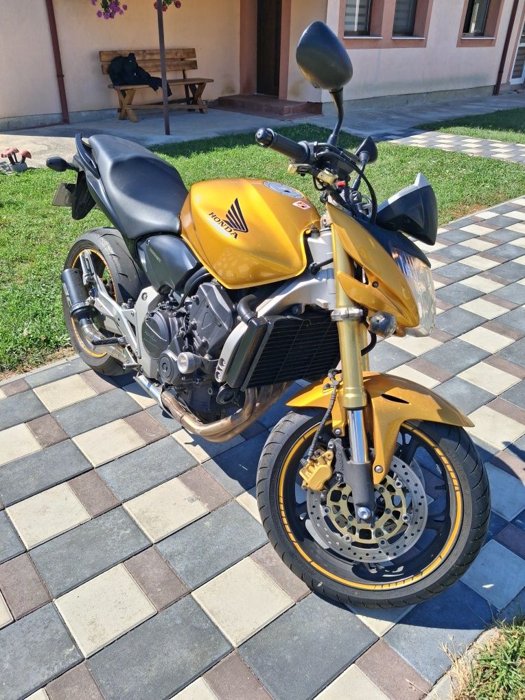 Vând Honda Hornet 2009