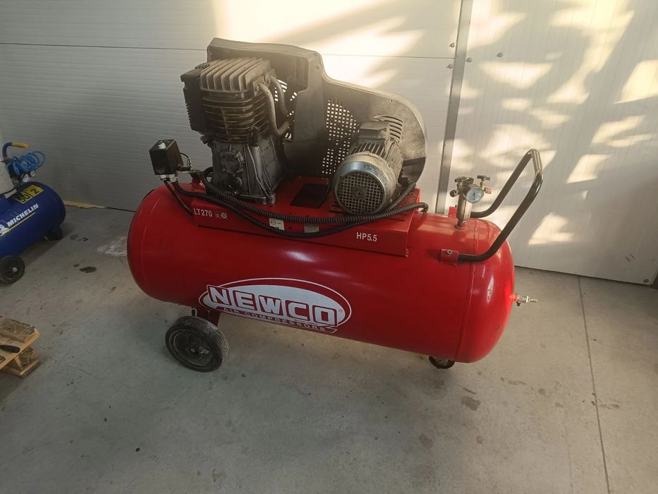Compresor aer NEWCO cu piston, 270 L, 5.5CP Trifazic
