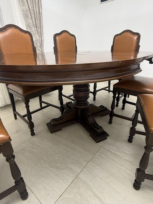 Masă din lemn masiv