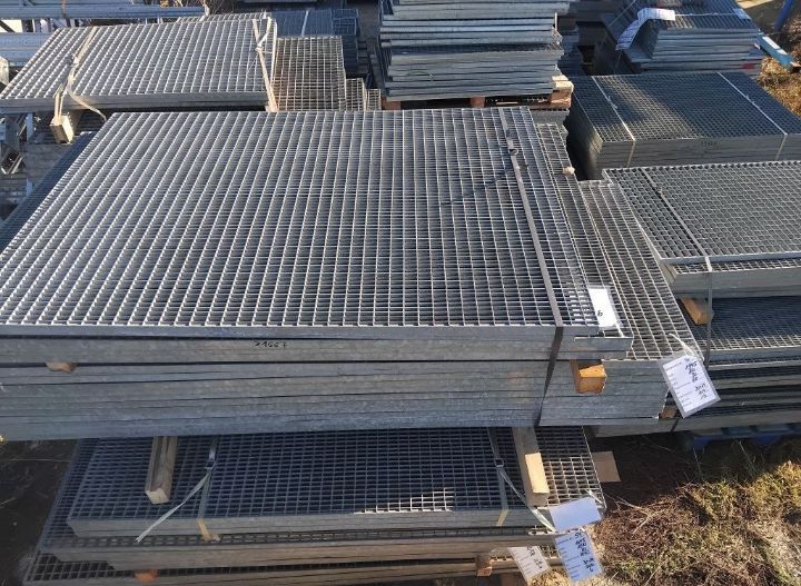 Gretare zincate trepte zincate