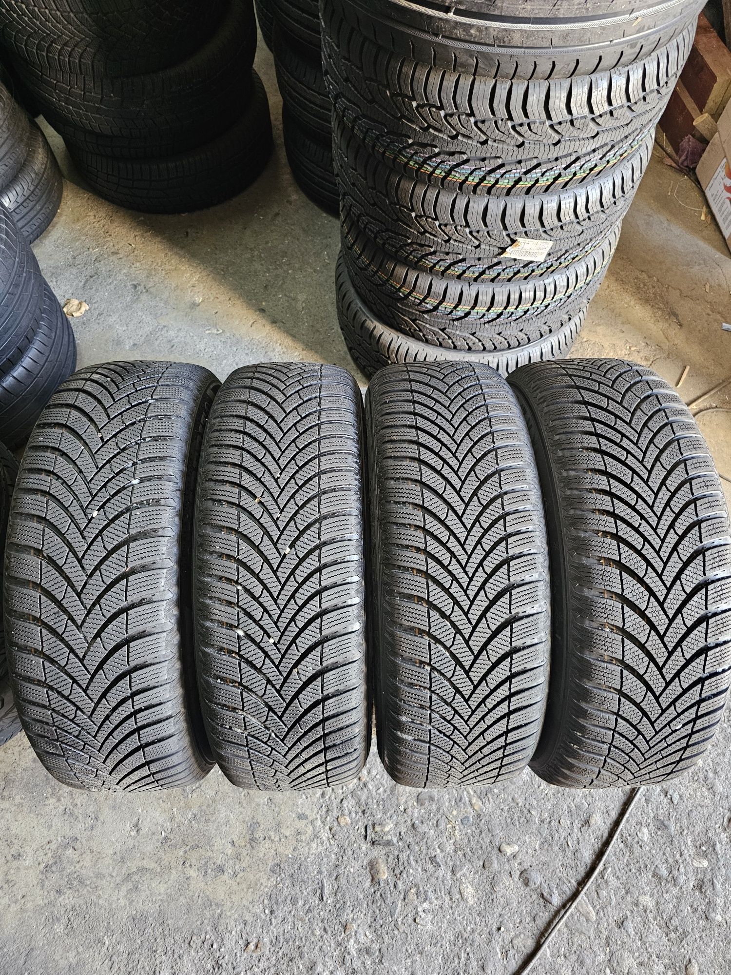 4 jante 5x112 Originale Volkswagen cu anvelope iarna 215 55 17 Semperi