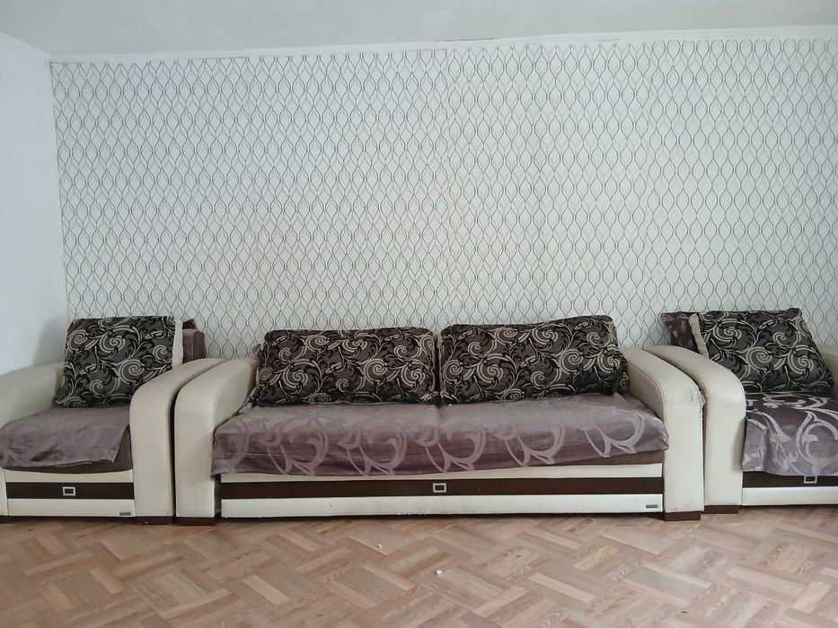 Продам диван с креслами