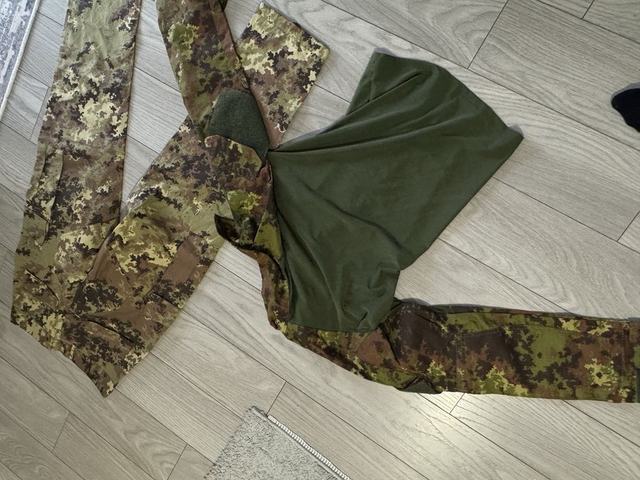 Echipament militar , bluza / pantaloni tactici