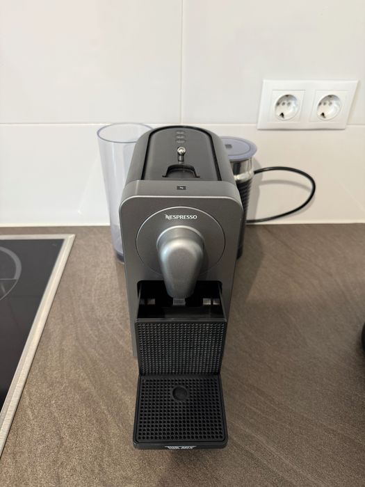 Aparat de cafea Nespresso – Stare foarte bună, livrare imediată!