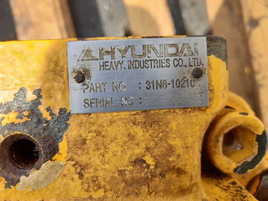 Hidromotor Rotire Hyundai 31N6 excavator Hyundai R215 - 7