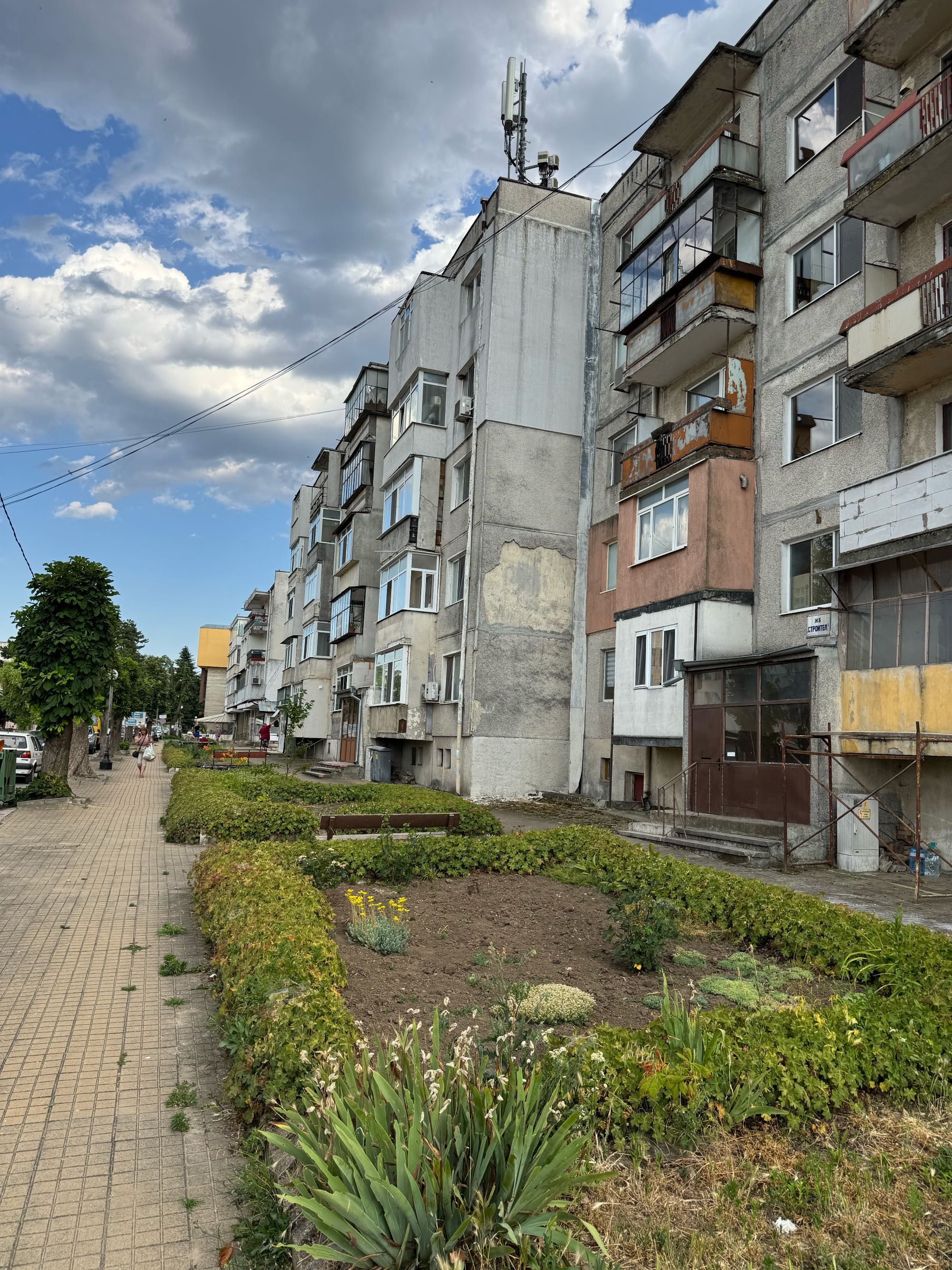 Просторен апартамент за продажба в идеалния център на гр. Тервел